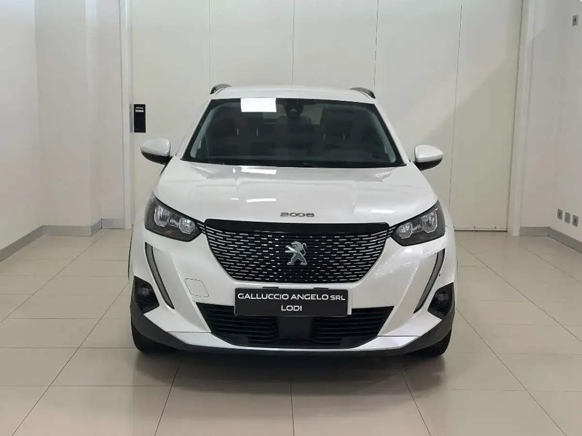 Usata Peugeot 2008 Allure 131 CV (96 kW) 2021 Bianco SUV