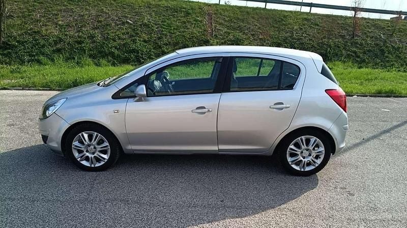 Usata Opel Corsa Enjoy 90 CV (66 kW) 2008 Utilitaria