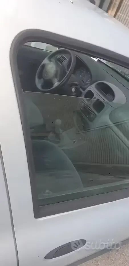 Usata Renault Clio 58 CV (42 kW) 2001 Grigio Berlina