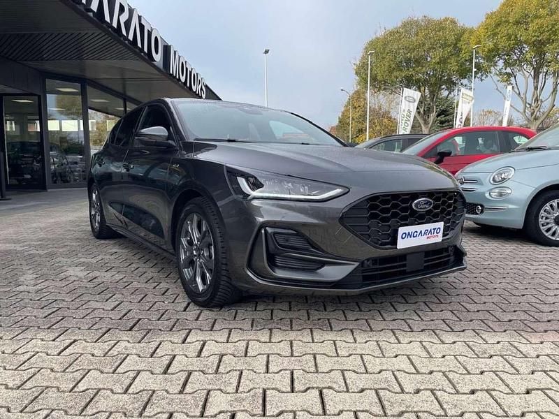 Usata Ford Focus ST-Line 116 CV (85 kW) 2025 Grigio Utilitaria