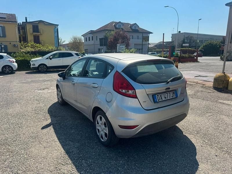 Usata Ford Fiesta Titanium 70 CV (51 kW) 2009 Grigio Utilitaria