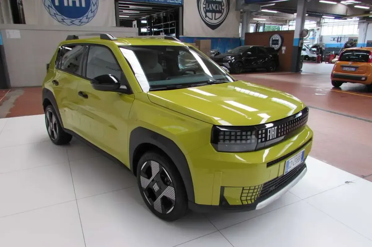 Usata Fiat Grande Panda La Prima 52 kW (72 CV) 2025 Giallo limone Utilitaria