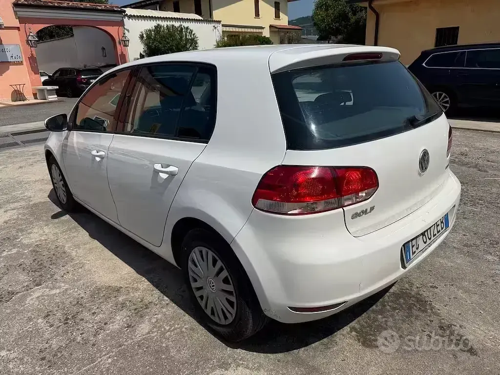 Usata VW Golf VI Trendline 102 CV (75 kW) 2010 Bianco Utilitaria