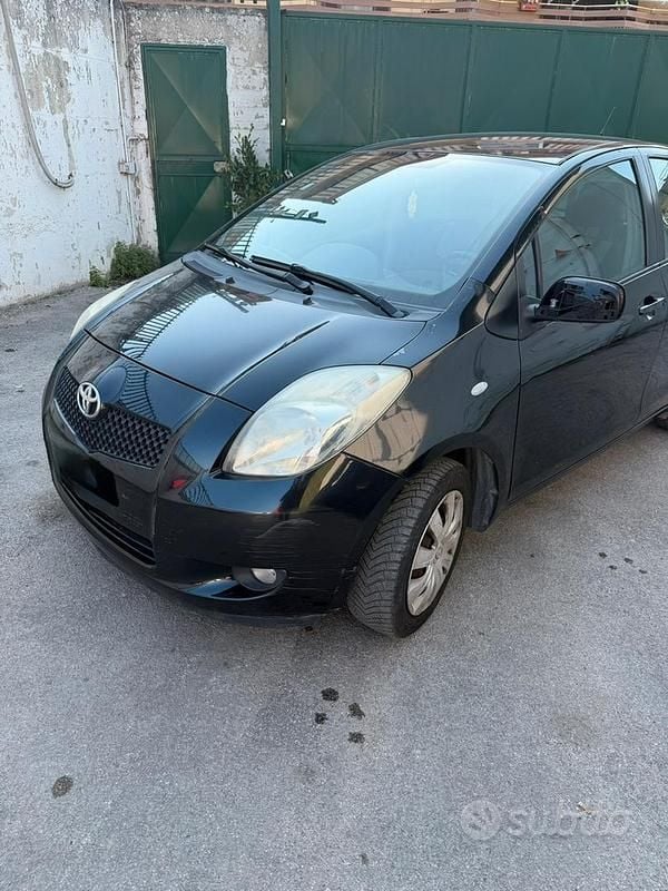 Usata Toyota Yaris 69 CV (50 kW) 2008 Nero Utilitaria