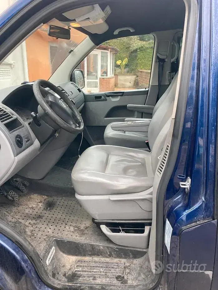 Usata VW Caravelle 174 CV (127 kW) 2007 Blu Furgone