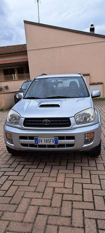 Usata Toyota RAV4 116 CV (85 kW) 2002 Argento SUV
