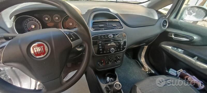 Grigio Usata 2011 Fiat Punto Due volumi | 3500 € (Buon prezzo) - Immagine 1/4
