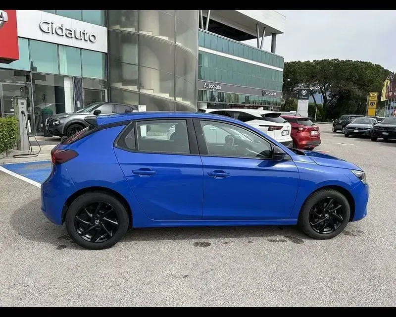 Usata Opel Corsa Design & Tech 75 CV (55 kW) 2022 Argento Utilitaria
