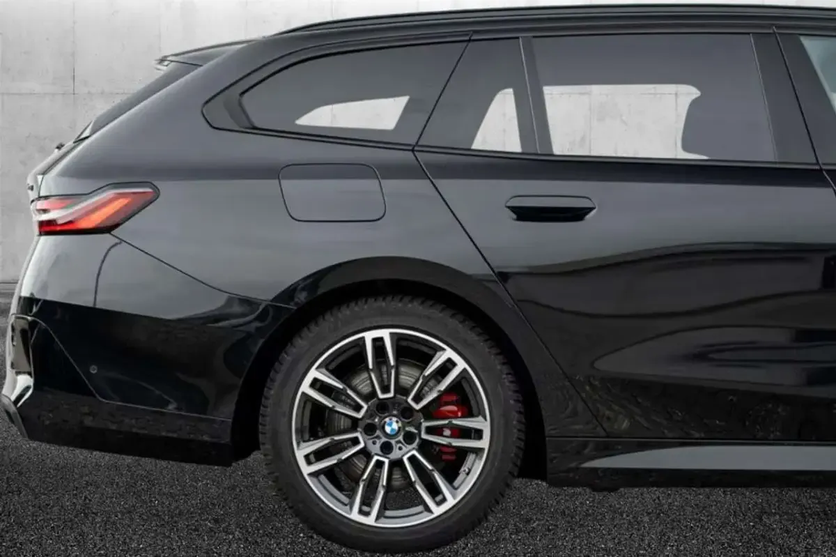 Usata BMW 520 M Sport 197 CV (144 kW) 2025 Nero Station wagon
