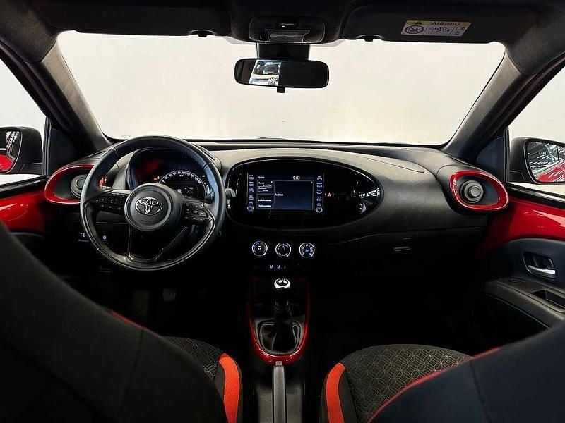 Usata Toyota Aygo Trend 72 CV (52 kW) 2023 Rosso Utilitaria