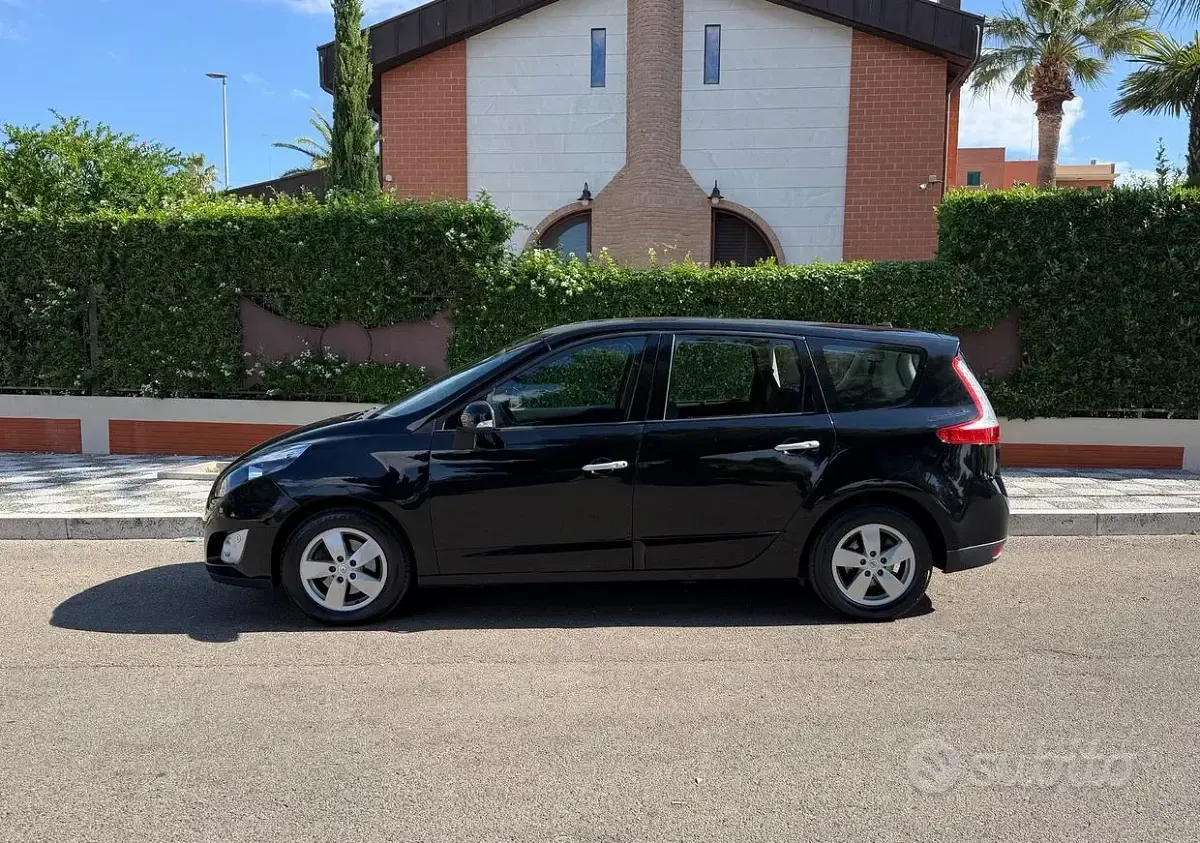Usata Renault Scénic III Dynamique 130 CV (95 kW) 2011 Nero Monovolume
