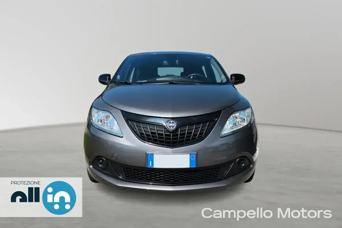 Usata Lancia Ypsilon Silver 69 CV (50 kW) 2023 Grigio pietra metallizzato Utilitaria