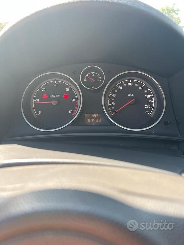 Usata Opel Astra GTC 130 CV (95 kW) 2009 Nero Utilitaria