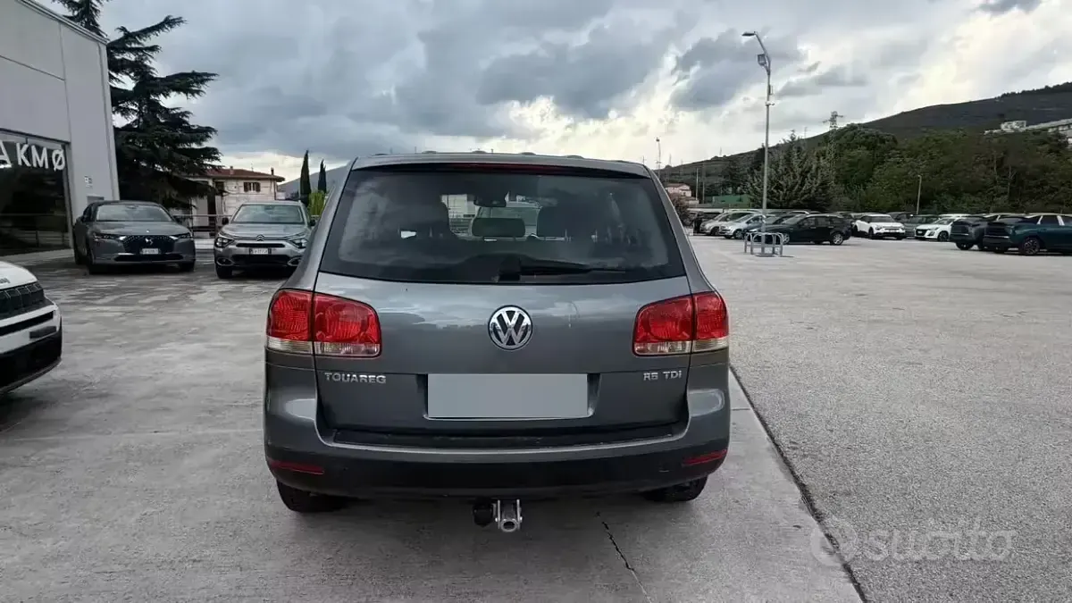 Usata VW Touareg 174 CV (127 kW) 2004 Grigio SUV