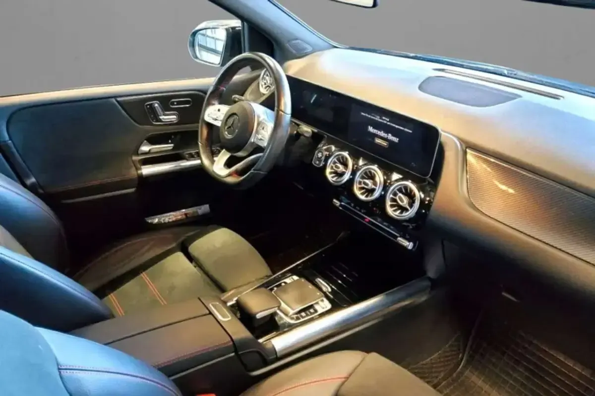 Usata Mercedes B180 Premium 116 CV (85 kW) 2021 Blu/azzurro Utilitaria