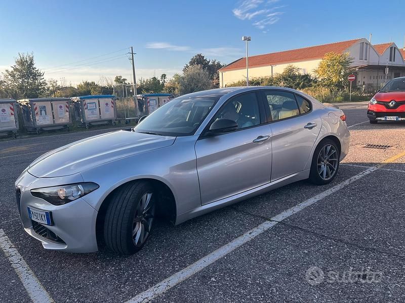 Usata Alfa Romeo Giulia 150 CV (110 kW) 2017 Grigio Berlina