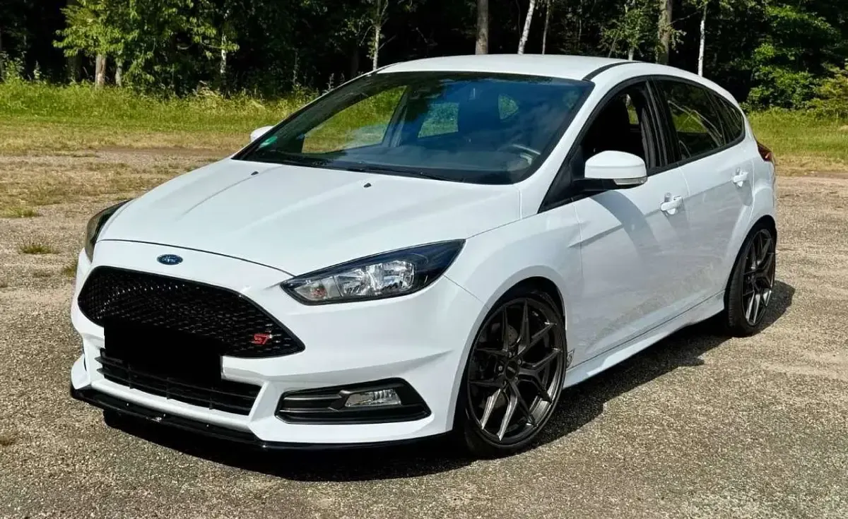Usata Ford Focus ST 250 CV (183 kW) 2017 Bianco Berlina