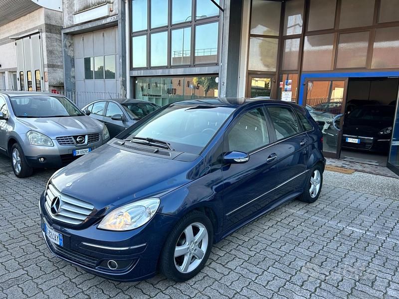 Usata Mercedes B200 140 CV (102 kW) 2006 Blu Monovolume