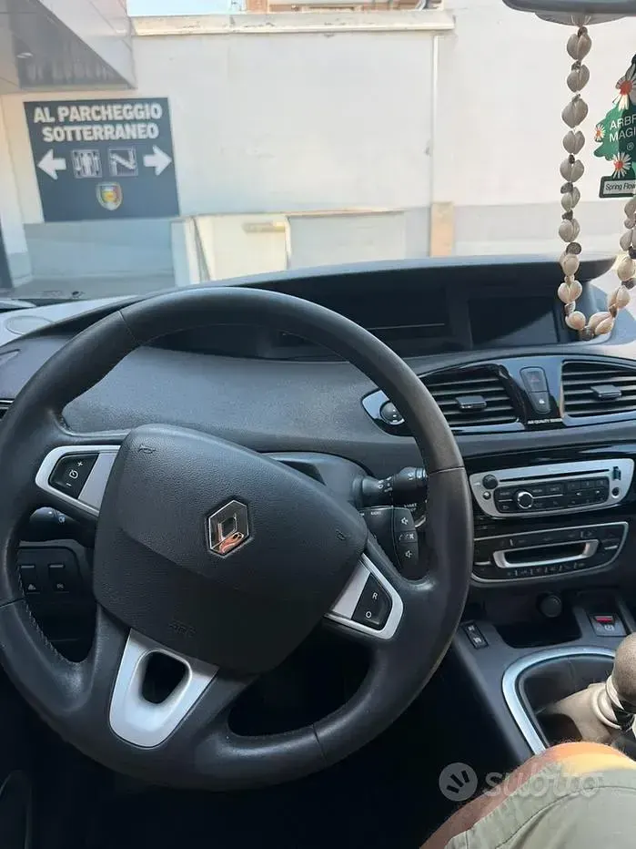 Usata Renault Scénic III 130 CV (95 kW) 2012 Nero Monovolume