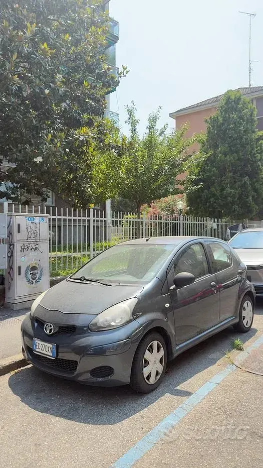 Usata Toyota Aygo 68 CV (50 kW) 2010 Grigio Utilitaria