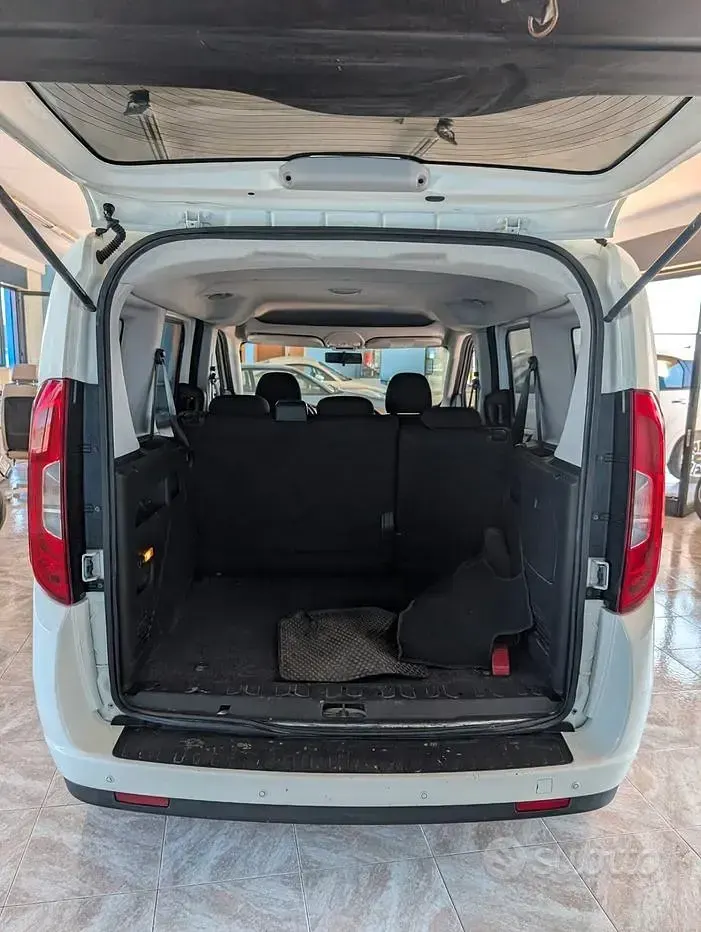 Usata Fiat Doblò Easy 120 CV (88 kW) 2017 Bianco Monovolume