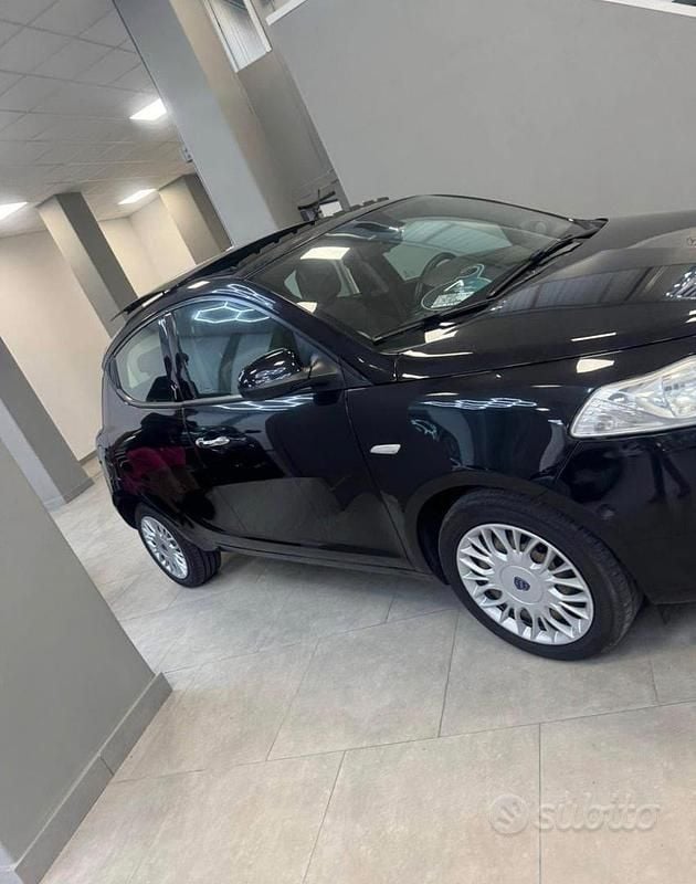 Usata Lancia Ypsilon 95 CV (69 kW) 2012 Nero Utilitaria