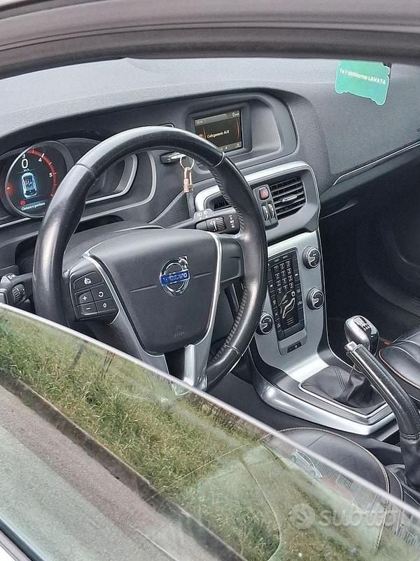 Usata Volvo V40 120 CV (88 kW) 2015 Berlina