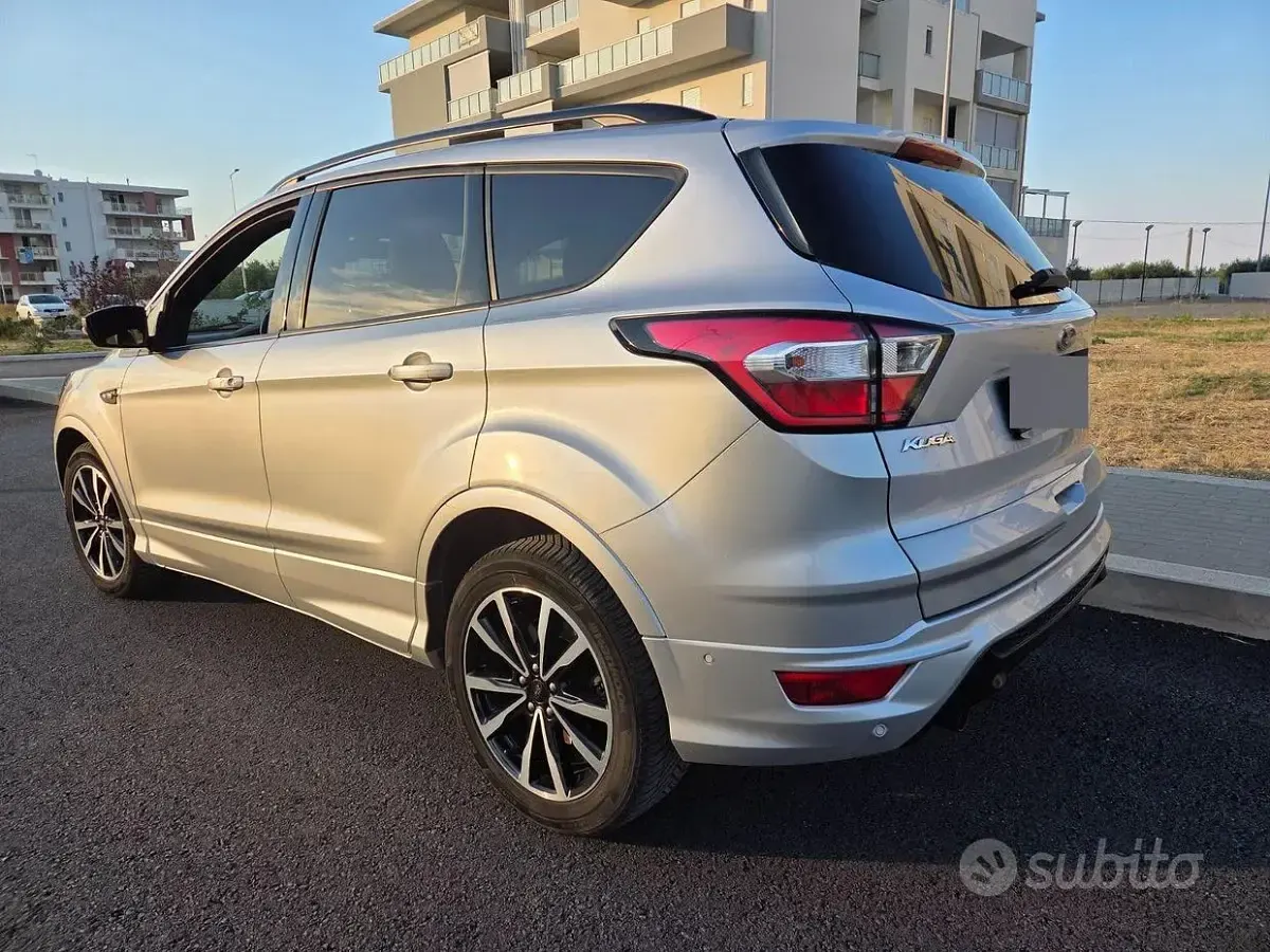 Usata Ford Kuga ST-Line 120 CV (88 kW) 2018 Grigio SUV