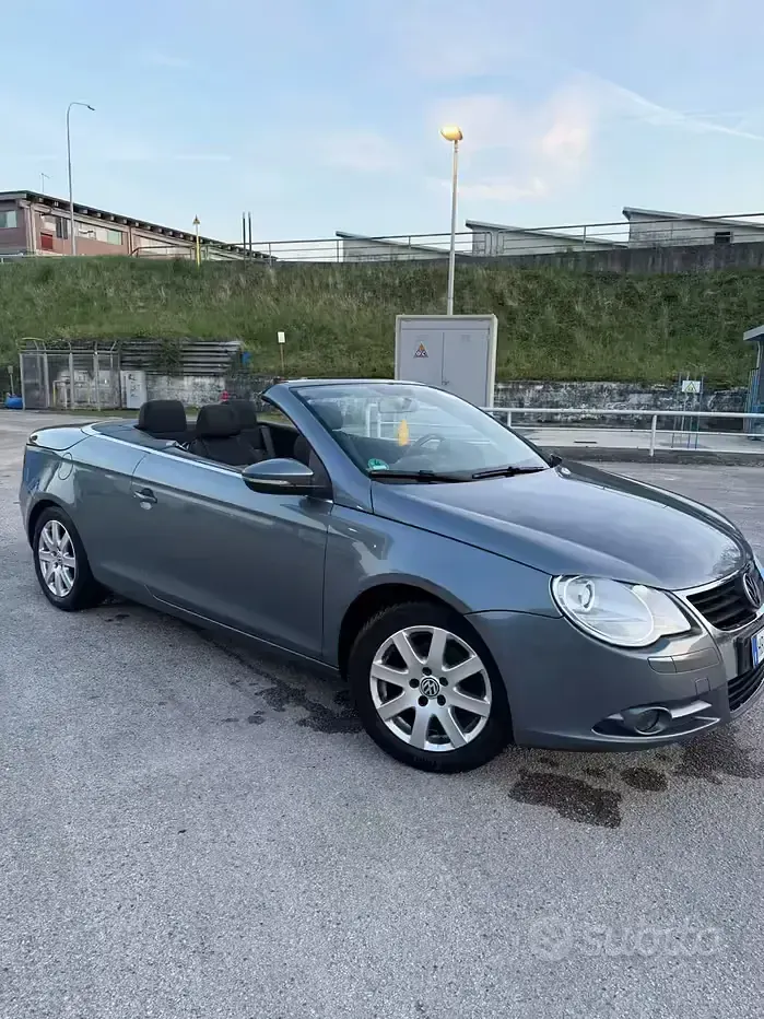 Usata VW Eos 122 CV (89 kW) 2010 Grigio Cabrio