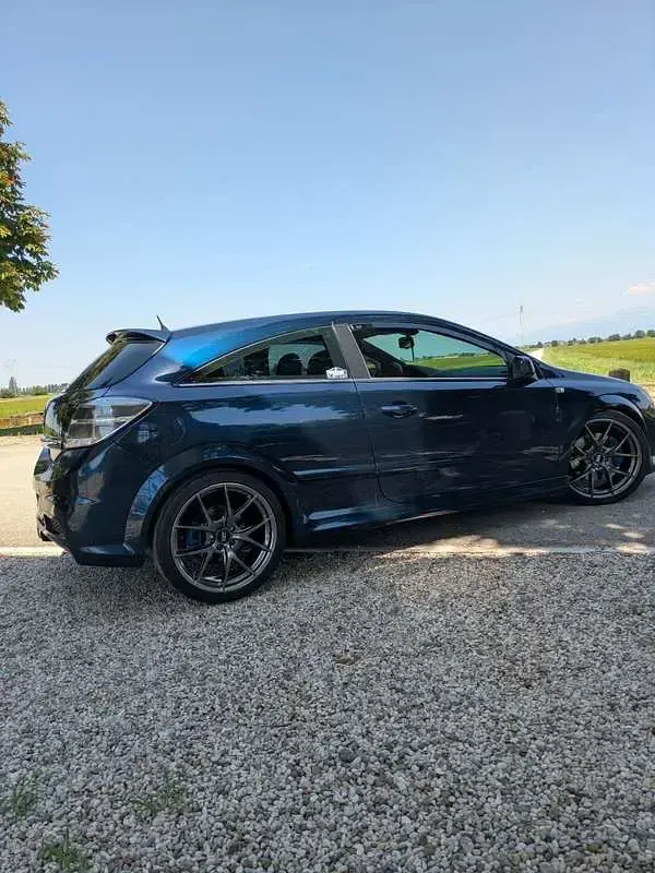 Usata Opel Astra GTC OPC 241 CV (177 kW) 2007 Berlina