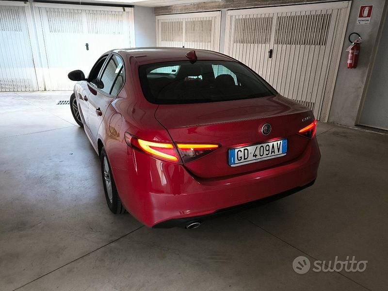 Usata Alfa Romeo Giulia 160 CV (117 kW) 2020 Rosso Berlina