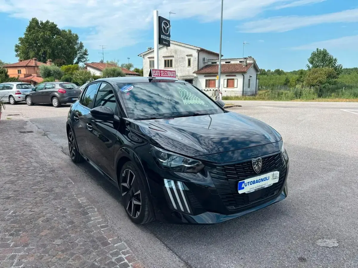 Usata Peugeot 208 GT 101 CV (74 kW) 2025 Nero Utilitaria