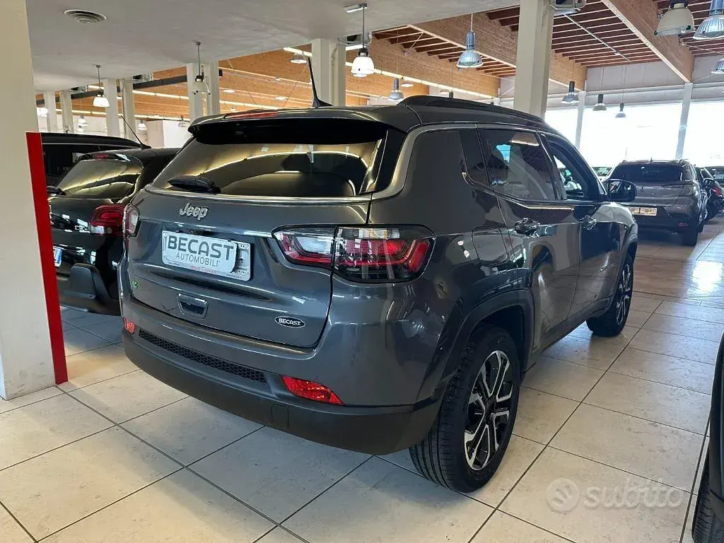 Usata Jeep Compass Limited 131 CV (96 kW) 2024 Grigio scuro metallizzato SUV