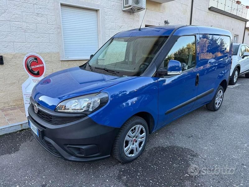 Usata Fiat Doblò Easy 120 CV (88 kW) 2019 Blu Monovolume