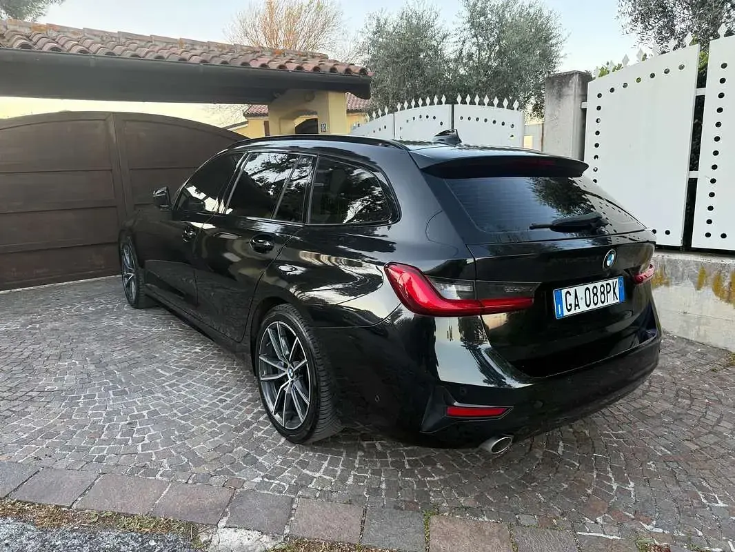 Usata BMW 318 Sport Line 150 CV (110 kW) 2020 Nero Station wagon
