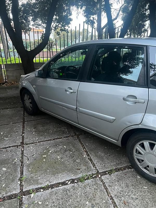 Usata 2008 Ford Fiesta Due volumi | 2400 € - Immagine 1/4