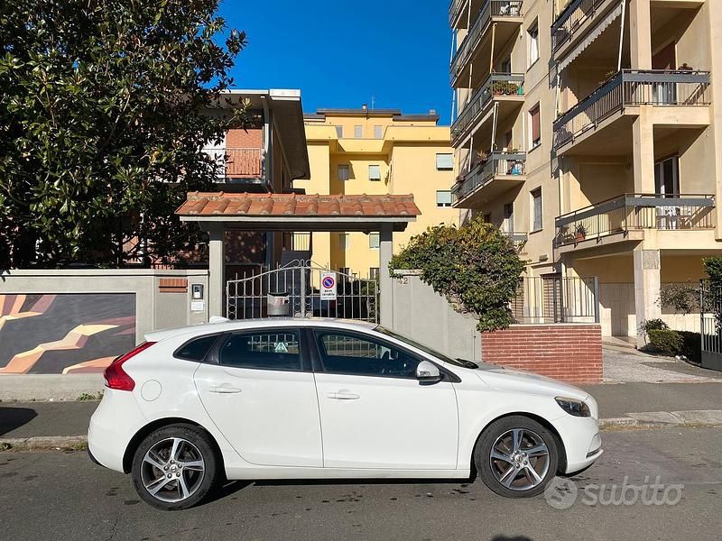 Usata Volvo V40 2016 Bianco Berlina