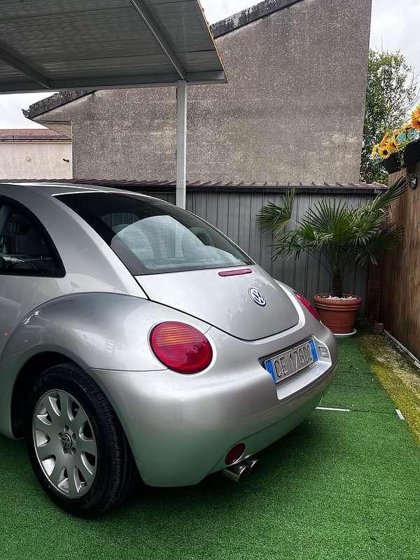 Usata VW New Beetle 101 CV (74 kW) 2002 Argento Utilitaria