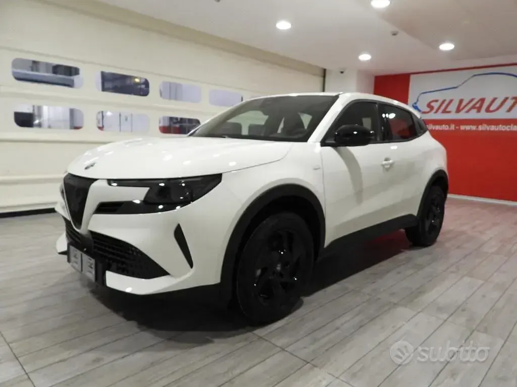 Nuova Alfa Romeo Junior 136 CV (100 kW) 2026 Bianco SUV