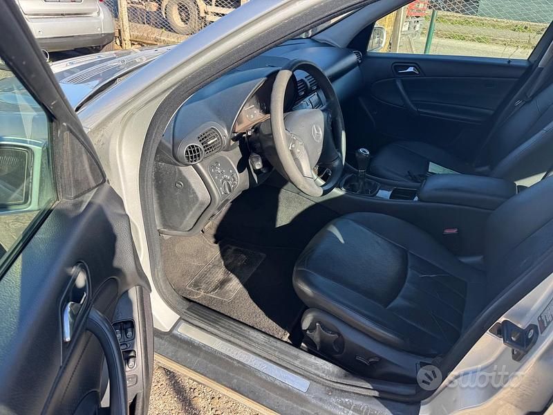 Usata Mercedes C200 Classic 122 CV (89 kW) 2004 Grigio Berlina