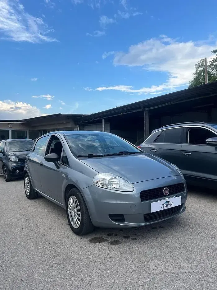 Usata Fiat Grande Punto 69 CV (50 kW) 2013 Grigio Utilitaria