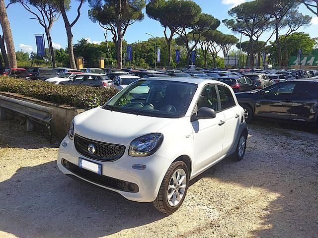 Usata Smart ForFour 71 CV (52 kW) 2017 Bianco Utilitaria