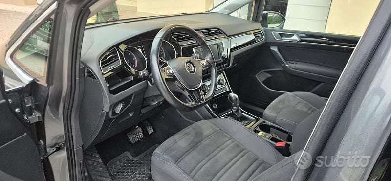 Usata VW Touran 150 CV (110 kW) 2017 Grigio Monovolume
