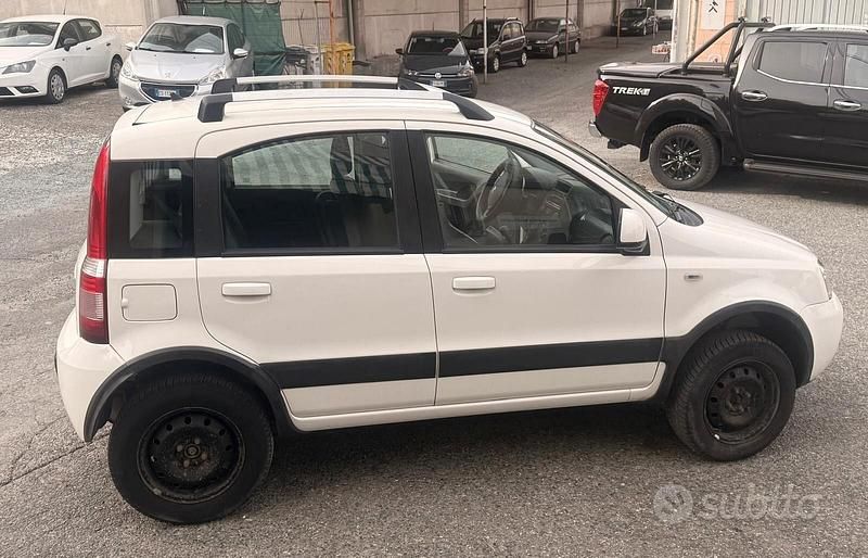 Usata Fiat Panda 4x4 Climbing 75 CV (55 kW) 2011 Bianco Utilitaria