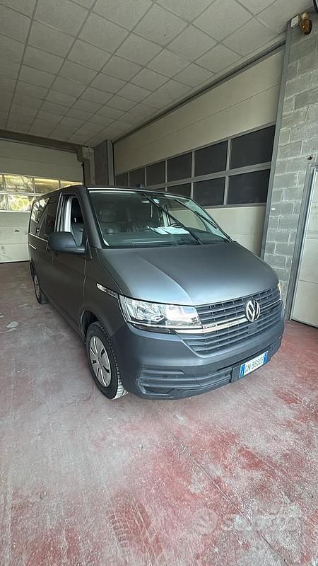 Usata VW Caravelle 150 CV (110 kW) 2023 Giallo Monovolume