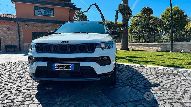 Usata Jeep Compass 240 CV (176 kW) 2023 Bianco SUV