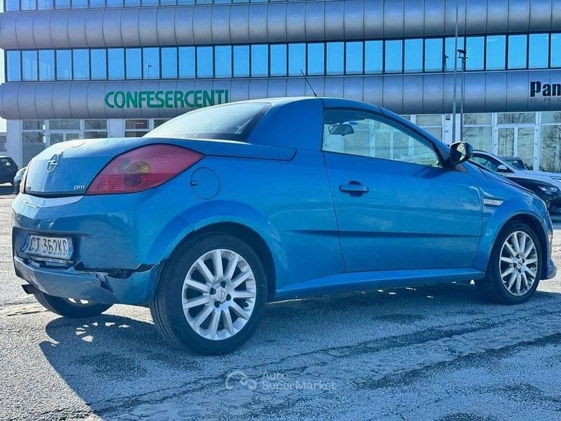 Usata Opel Tigra Sport 69 CV (50 kW) 2005 Blu Cabrio