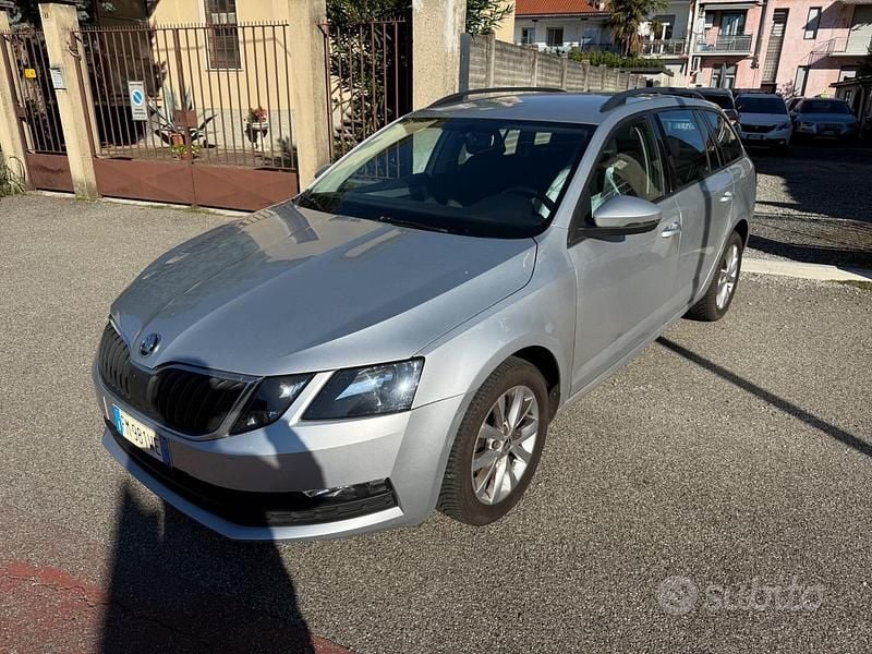 Grigio Usata 2017 Skoda Octavia Executive Station wagon | 8500 € (Buon prezzo) - Immagine 1/4