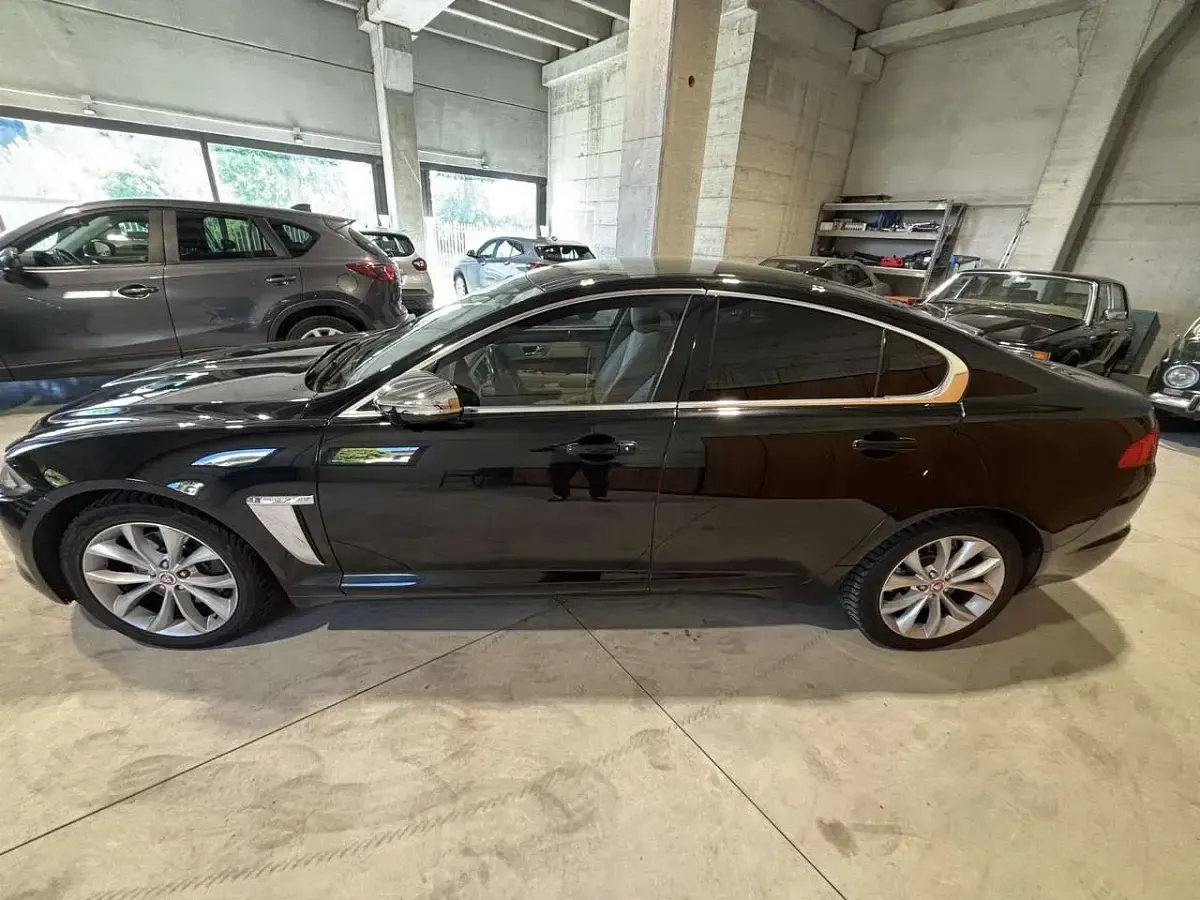 Usata Jaguar XF Business Edition 200 CV (147 kW) 2013 Nero Berlina
