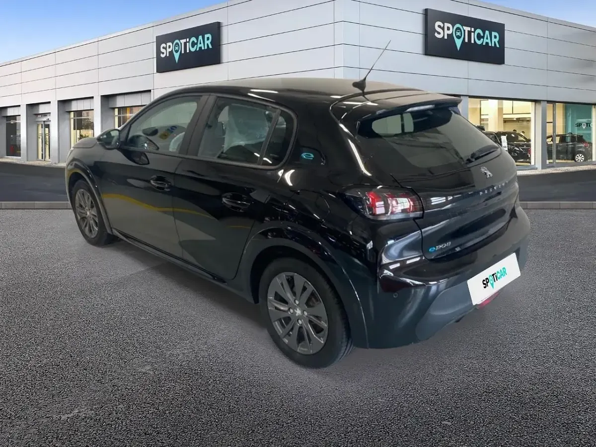 Usata Peugeot e-208 Active 100 kW (136 CV) 2021 Nero Utilitaria